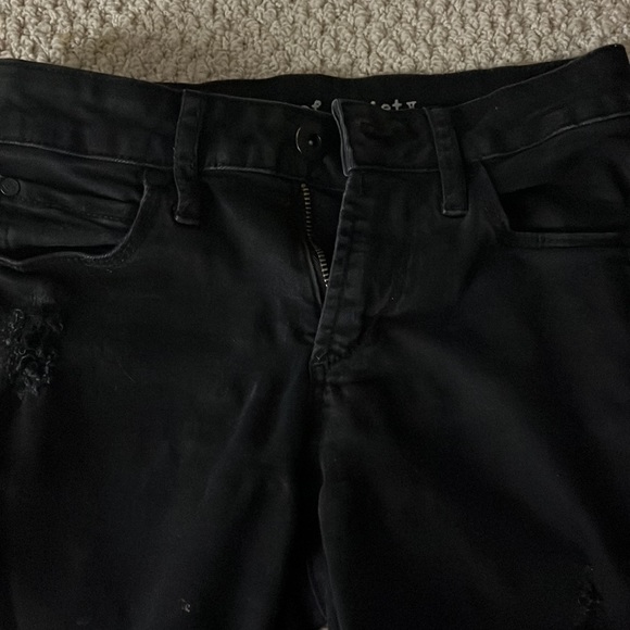 Low waisted black skinny jeans. - Picture 5 of 5